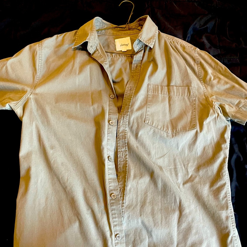 Men’s Date Casual short sleeve shirt. Large